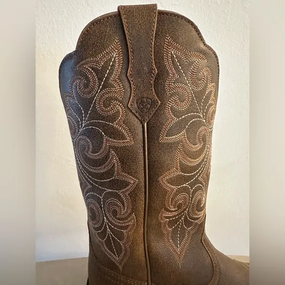 Ariat Round Up Square Toe Western Boot Women’s Healed Cowgirl 🤠 Country Sz 8