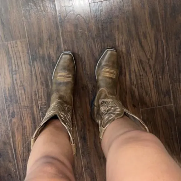 Ariat Round Up Square Toe Western Boot Women’s Healed Cowgirl 🤠 Country Sz 8