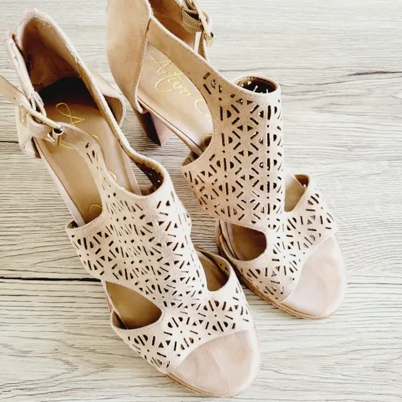 Arturo Chiang Edythe heeled sandals size 8