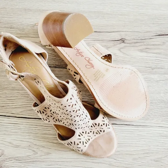 Arturo Chiang Edythe heeled sandals size 8