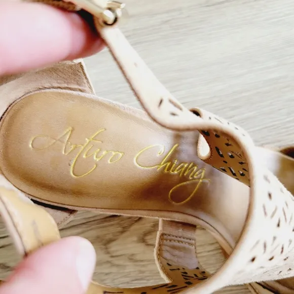 Arturo Chiang Edythe heeled sandals size 8
