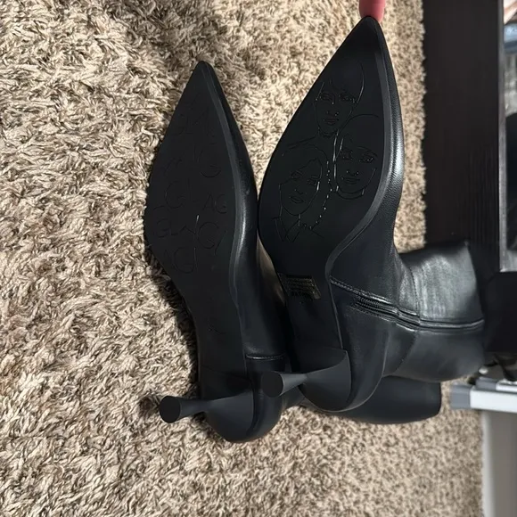 Attilio Giusti Leombruni Black Heeled Boots Classic Design