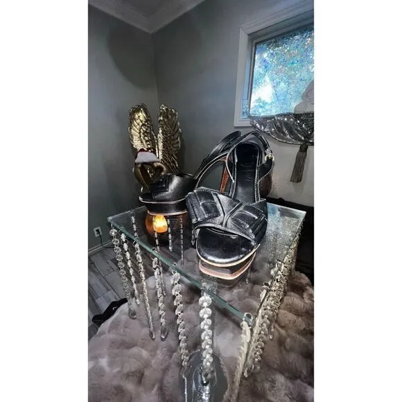 Awesome Yves Saint Laurent Leather Slingback Sandals, YSL
