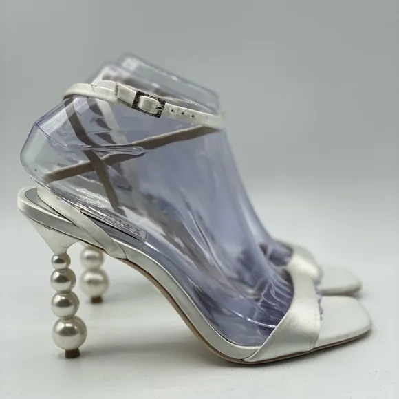Badgley Mischka IvettePearl Stiletto Heel‎ Sandals