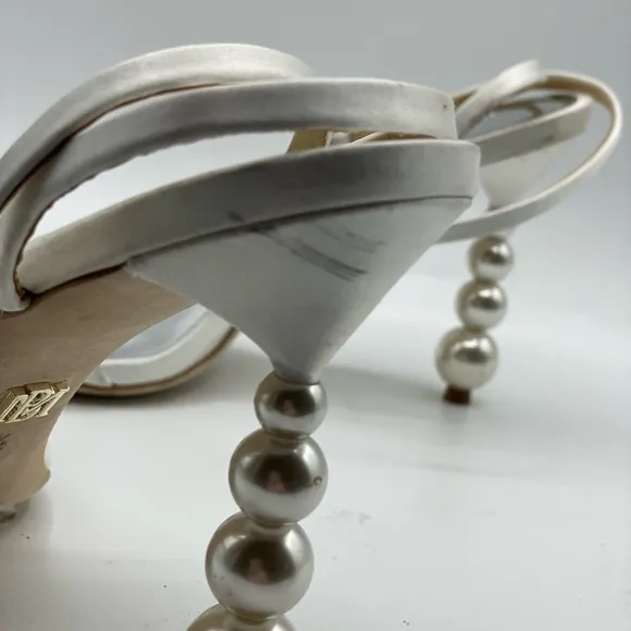 Badgley Mischka IvettePearl Stiletto Heel‎ Sandals