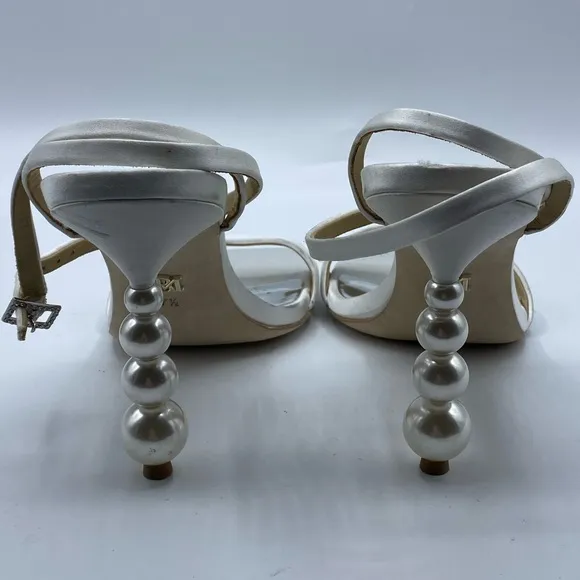 Badgley Mischka IvettePearl Stiletto Heel‎ Sandals