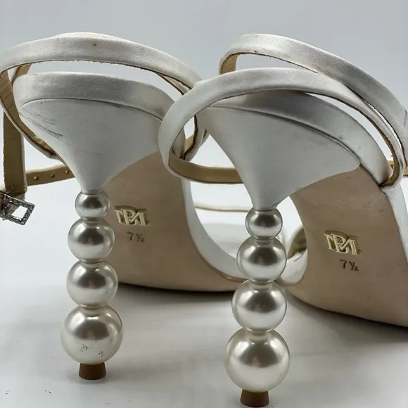 Badgley Mischka IvettePearl Stiletto Heel‎ Sandals