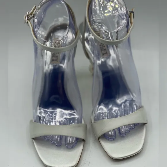 Badgley Mischka IvettePearl Stiletto Heel‎ Sandals