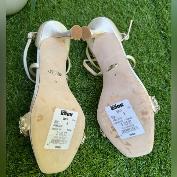 BADGLEY MISCHKA NALA Curvy Stiletto heel ivory satin embellished size 7.5