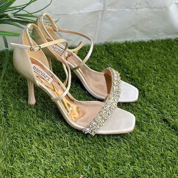 BADGLEY MISCHKA NALA Curvy Stiletto heel ivory satin embellished size 7.5