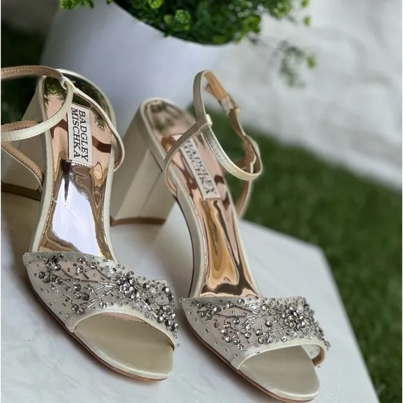 Badgley Mischka Womens Blaine Ivory SatinJeweled Dress Sandals Heels Shoes 6
