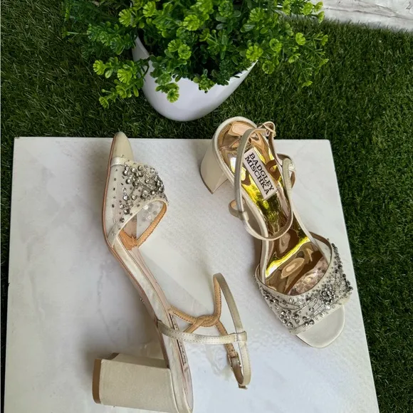 Badgley Mischka Womens Blaine Ivory SatinJeweled Dress Sandals Heels Shoes 6