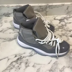 Basketball sneaker Big Kid Size 6.5 US