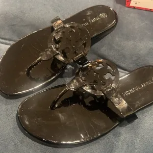 Beautiful, comfortable Tory Burch Miller Patent leather sandals