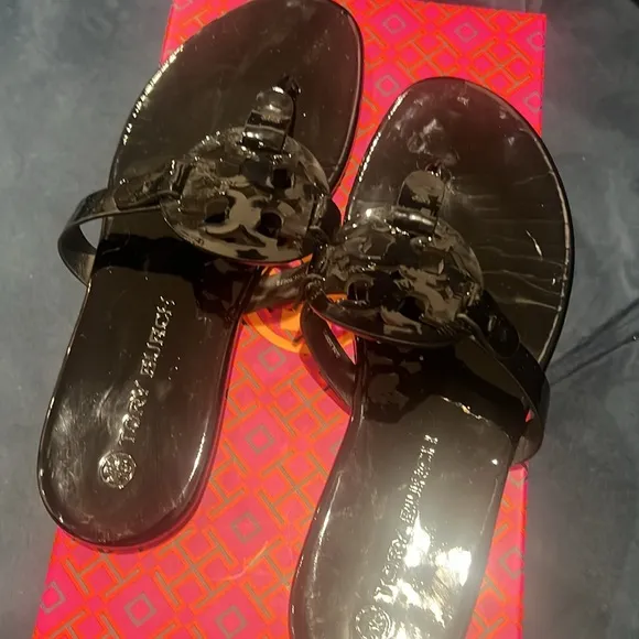 Beautiful, comfortable Tory Burch Miller Patent leather sandals