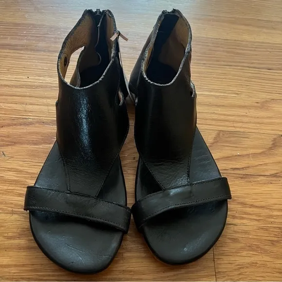 Bed Stu Soto black leather sandals NWT