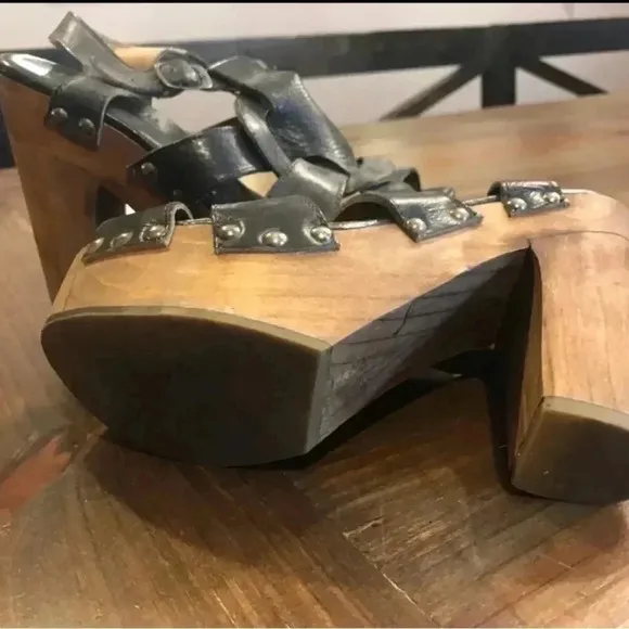 Bed Stu Women’s Distressed Black Leather Platform Sandals 7.5