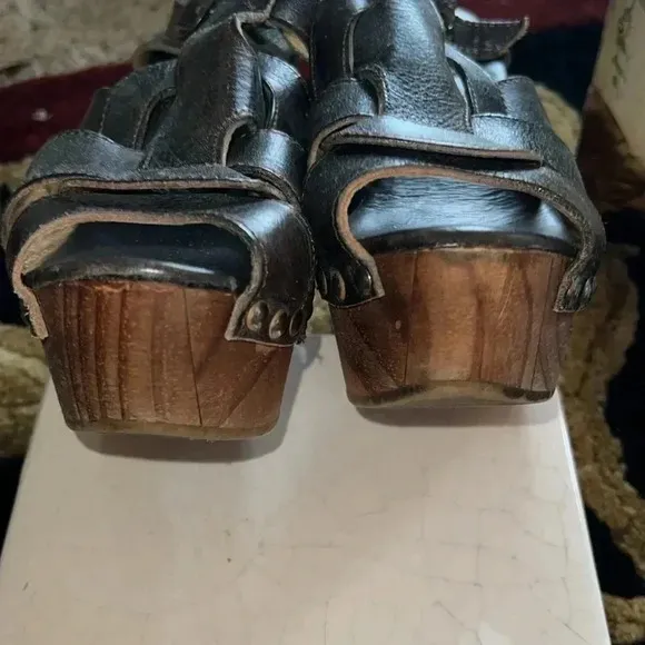 Bed Stu Women’s Distressed Black Leather Platform Sandals 7.5