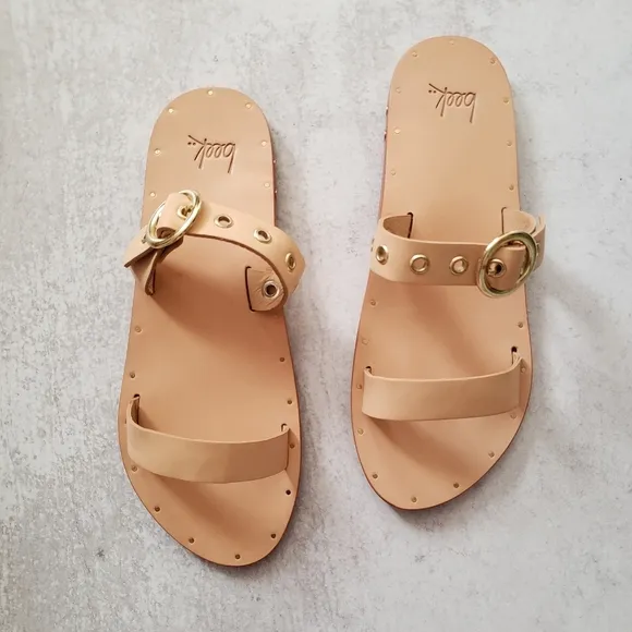 Beek Maleo Leather Slip On Sandals Sz 10 Sand Tan Buckle Slides Summer