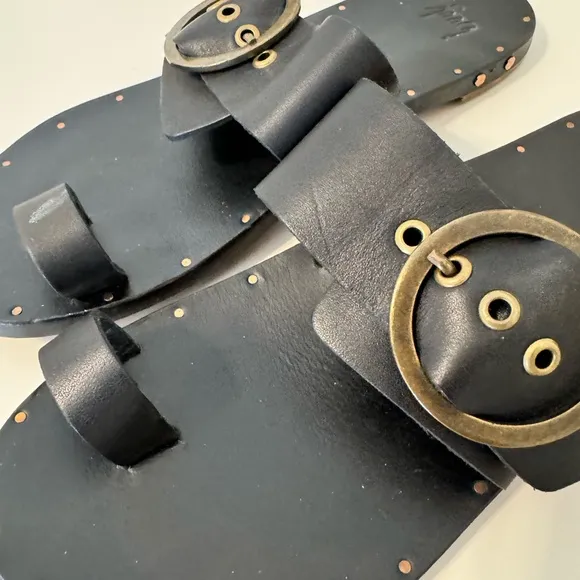 Beek Swift Ring Loop Buckle Gold Black Studded All Leather Sandals Women 7