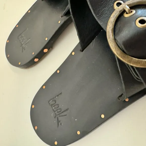 Beek Swift Ring Loop Buckle Gold Black Studded All Leather Sandals Women 7