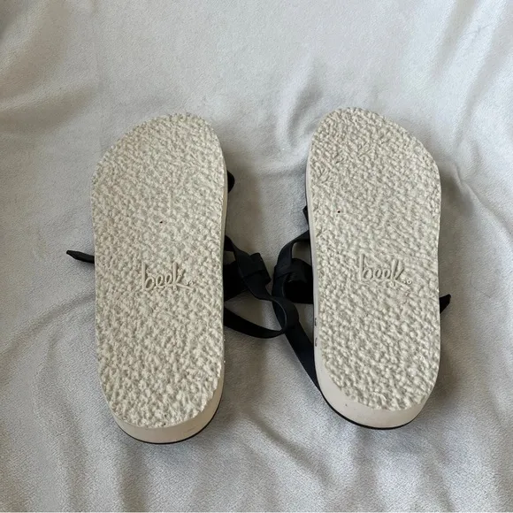 beek Wigeon Leather Toe-Ring Sandals Worn Once Size 10