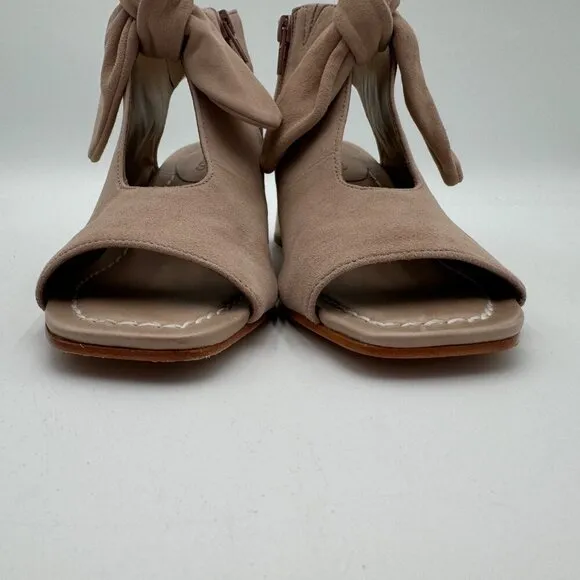 Bernardo Leather or Suede Heeled Sandals - Lizzie Woman’s tan nude size 7.5