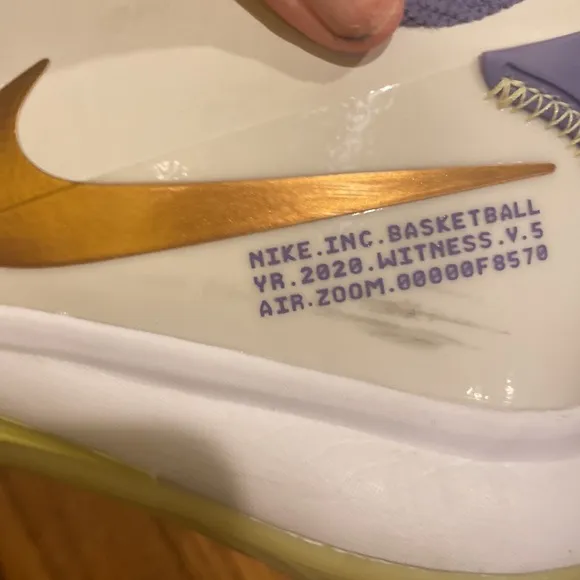 Big Boys Nike air zoom basketball sneakers size 6.5 white