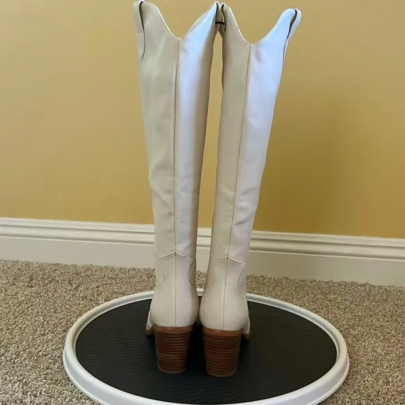 Billini Novena western off-white woman’s knee high boots Size 10