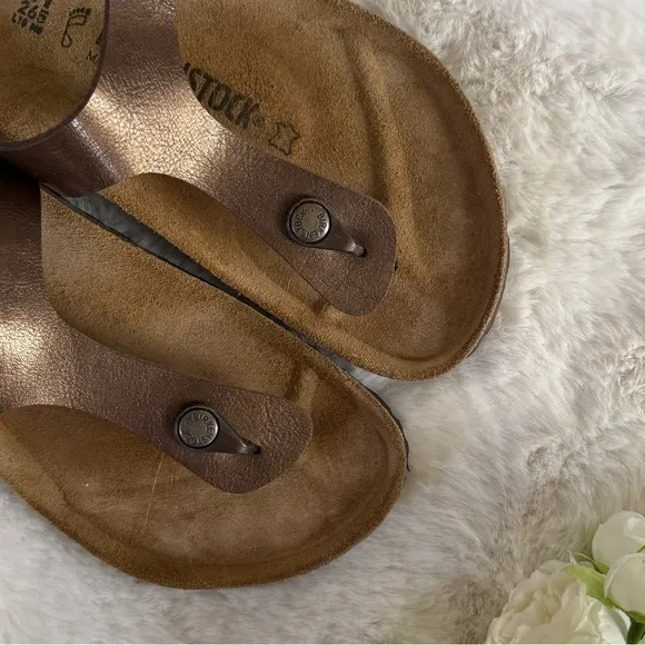 BIRKENSTOCK 41 Gizeh Toe Post Sandals Bronze Golden Brown Toffee • Metallic
