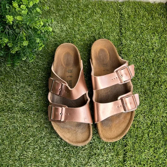 Birkenstock Arizona KidsBirko-Flor- Electric Metallic Copper$59.95 gently used