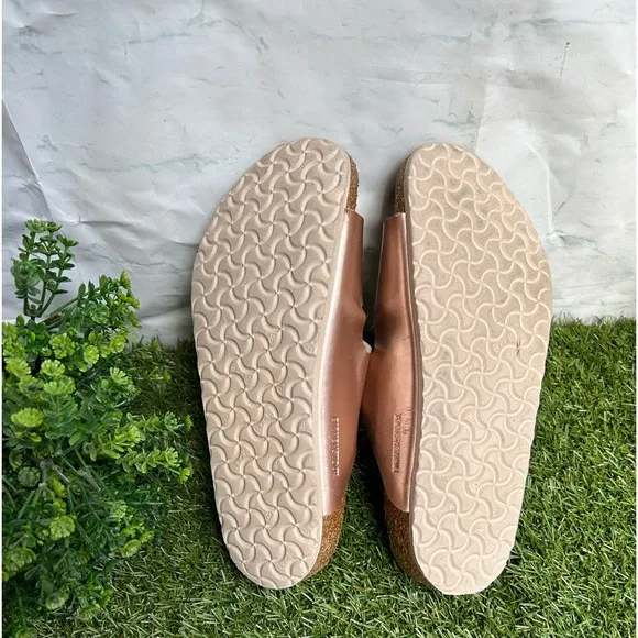 Birkenstock Arizona KidsBirko-Flor- Electric Metallic Copper$59.95 gently used