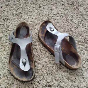 Birkenstock gizeh silver leather flat sandals sz 39/8