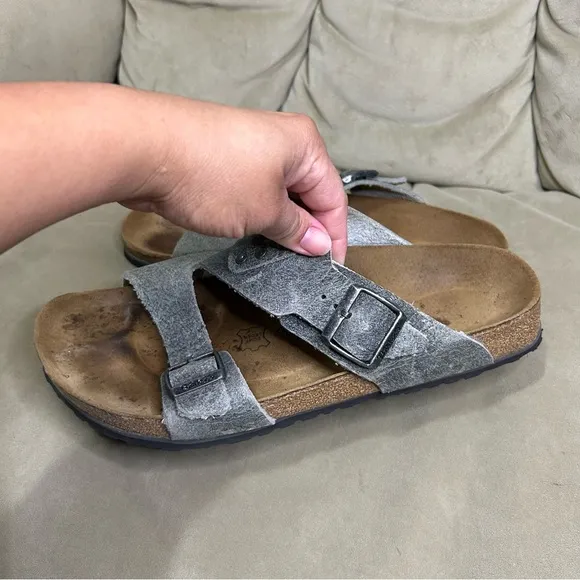 Birki’s Birkenstocks gray leather sandals 11