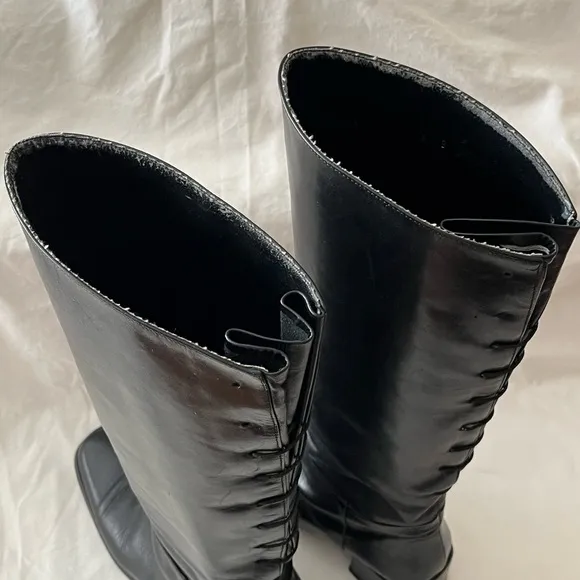 Black Heeled Boots with Classic Design