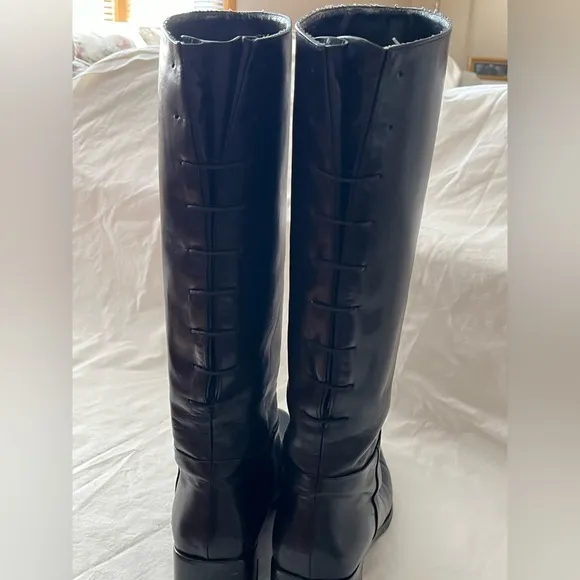 Black Heeled Boots with Classic Design