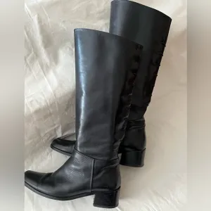 Black Heeled Boots with Classic Design