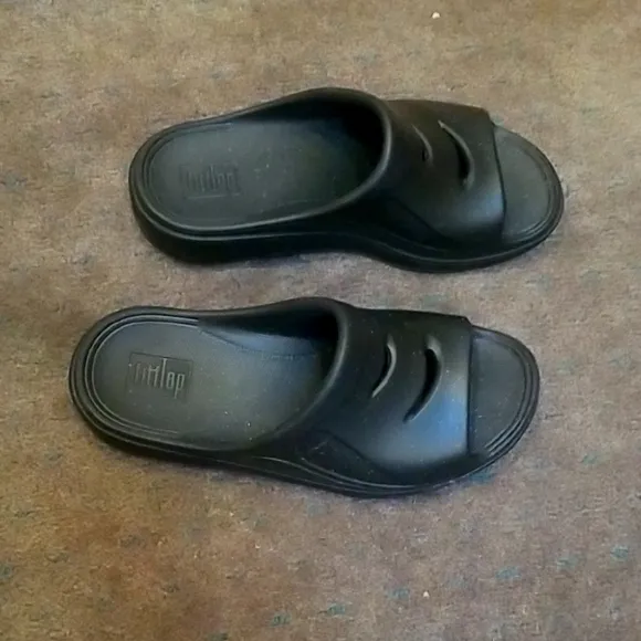 Black Slide Sandals From FIT FLOPS!!! NWOT! SIZE 10 WOMEN COMES IN FIT FLOP BOX!