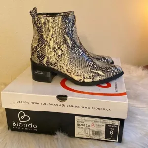 Blondo Elvina Waterproof Ankle Boots Black Snakeskin Leather Size 6M NIB