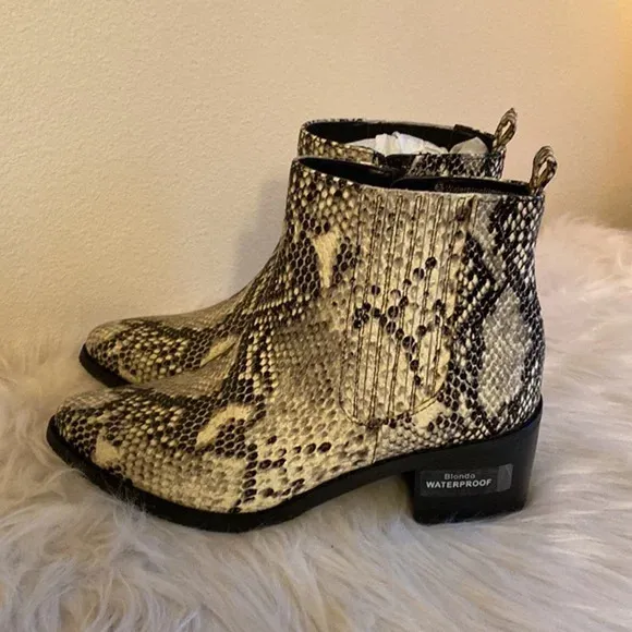 Blondo Elvina Waterproof Ankle Boots Black Snakeskin Leather Size 6M NIB