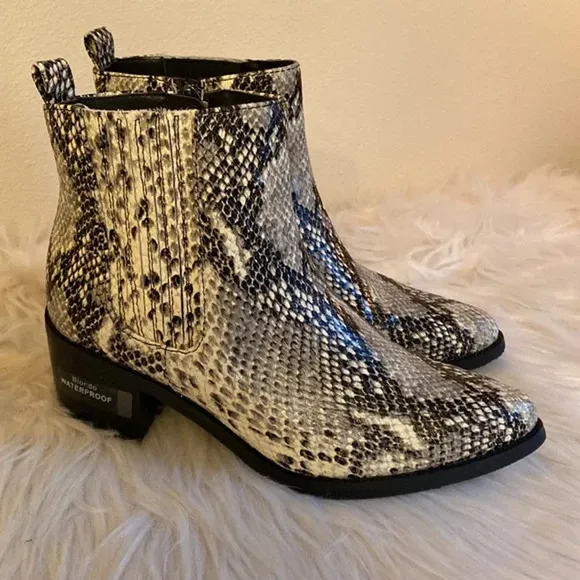 Blondo Elvina Waterproof Ankle Boots Black Snakeskin Leather Size 6M NIB