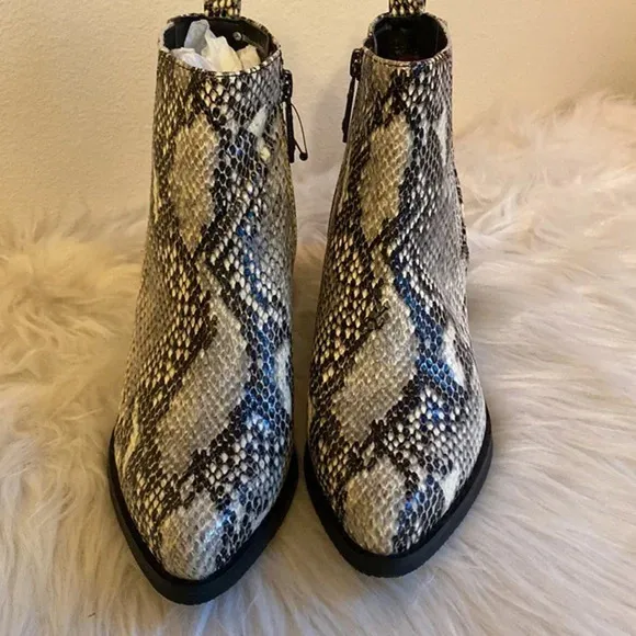Blondo Elvina Waterproof Ankle Boots Black Snakeskin Leather Size 6M NIB