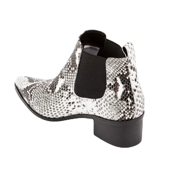 Blondo Emelia Snakeskin Print Waterproof Leather Ankle Boots Black White Size 8