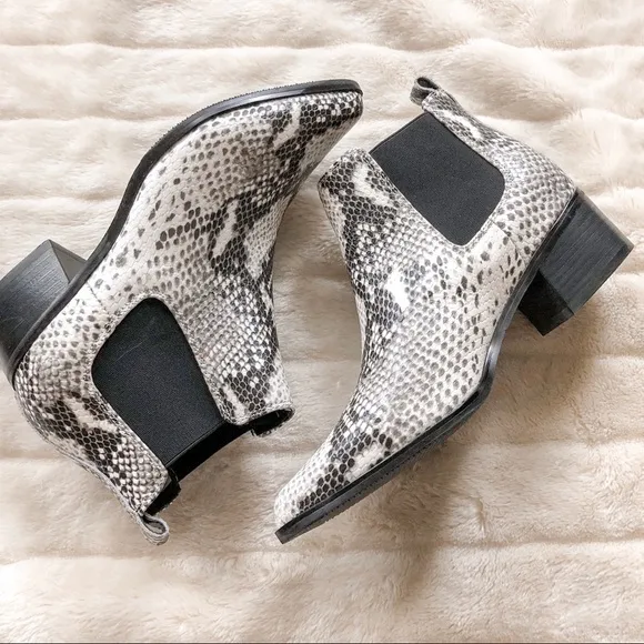 Blondo Emelia Snakeskin Print Waterproof Leather Ankle Boots Black White Size 8