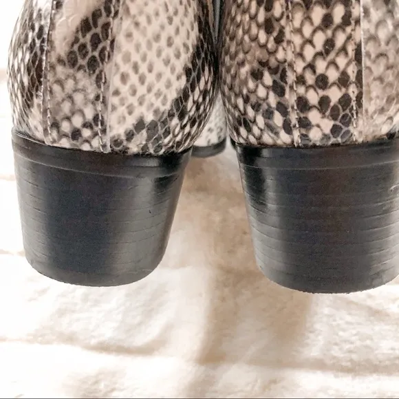 Blondo Emelia Snakeskin Print Waterproof Leather Ankle Boots Black White Size 8