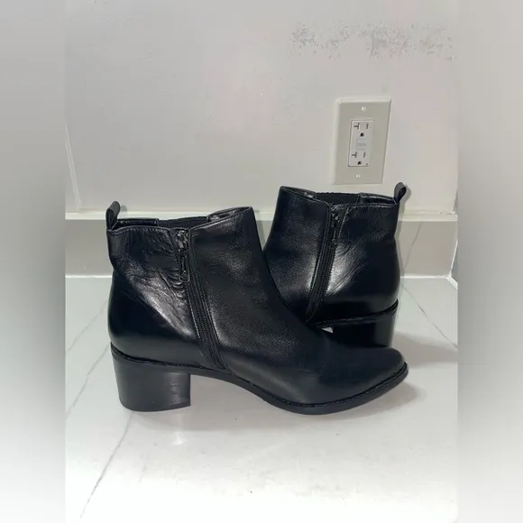 Blondo Sleek Black Leather Elastic Panels Pointy Toe Block Heels Women’s Size 11