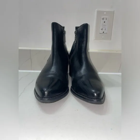Blondo Sleek Black Leather Elastic Panels Pointy Toe Block Heels Women’s Size 11
