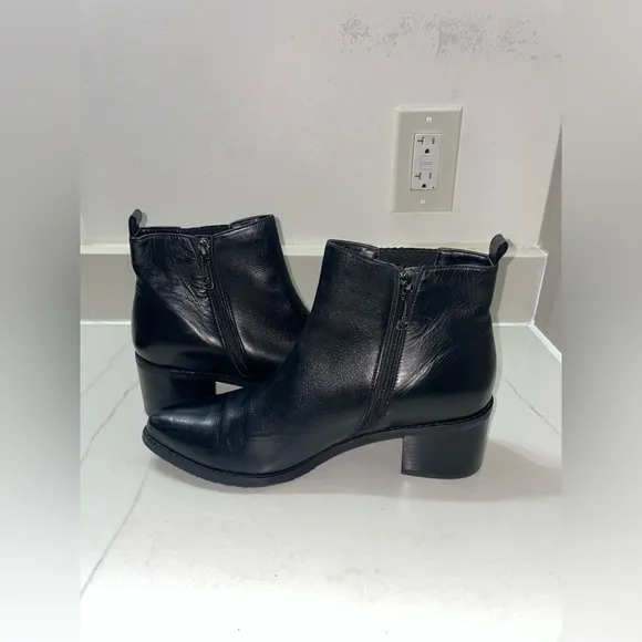 Blondo Sleek Black Leather Elastic Panels Pointy Toe Block Heels Women’s Size 11
