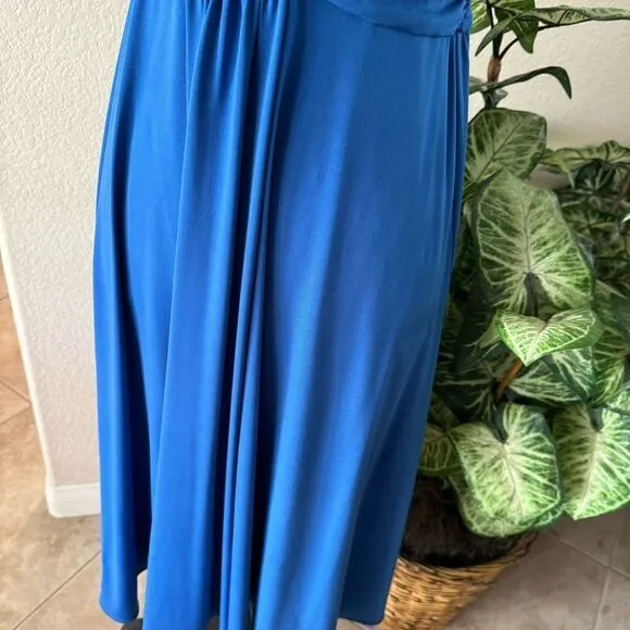 Blue V-Neck Dress with Ruched Waist - Fits Size M, Minor Flaws (Snags/Pilling)