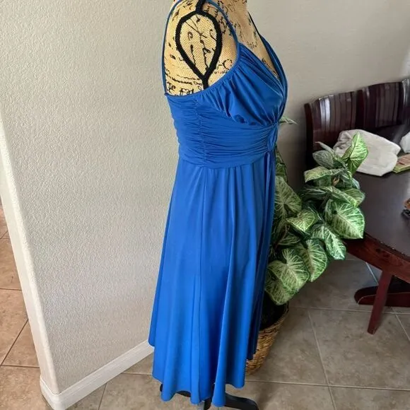 Blue V-Neck Dress with Ruched Waist - Fits Size M, Minor Flaws (Snags/Pilling)